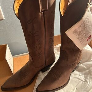 New Classic in the box Nocona western boots.